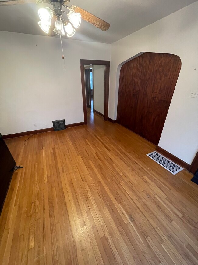 Living Room - 503 S 20th St