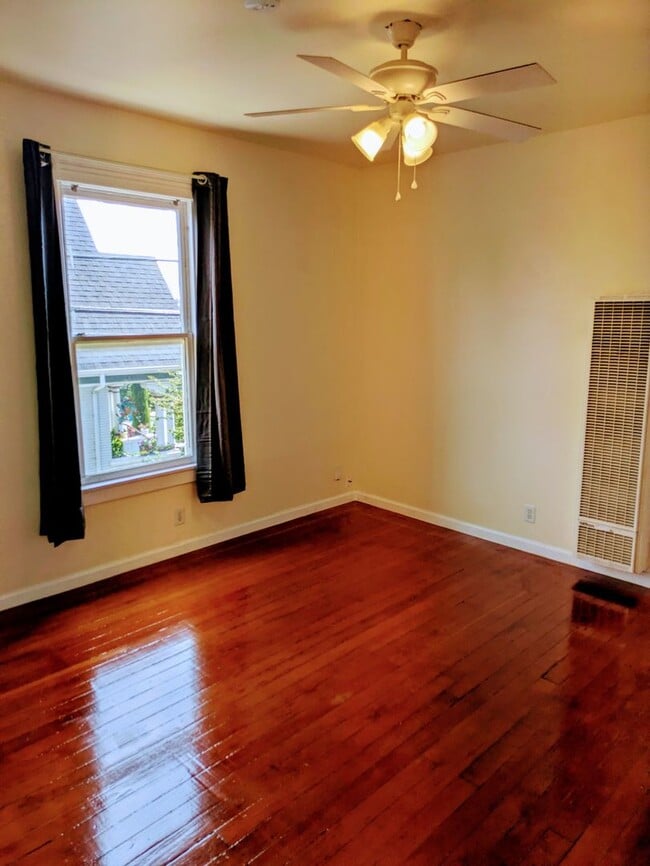 Building Photo - 416 Alameda St