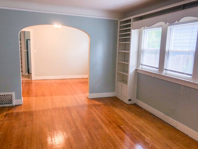 Living area - 134 Mack Ave NE