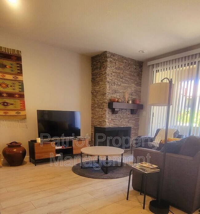 Foto del edificio - 9708-9708 E Vía Linda