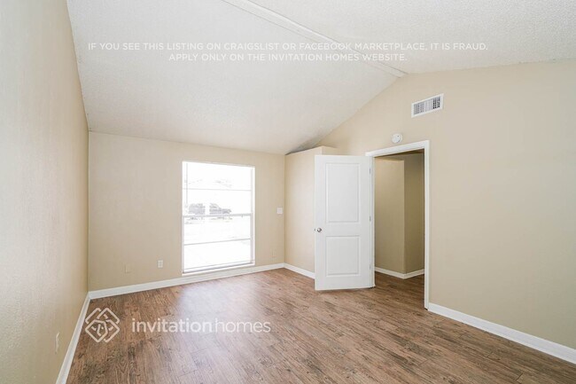 Foto del edificio - 6405 Regatta Ct