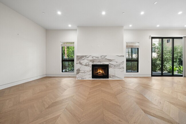 Foto del edificio - 652 Huntley Dr