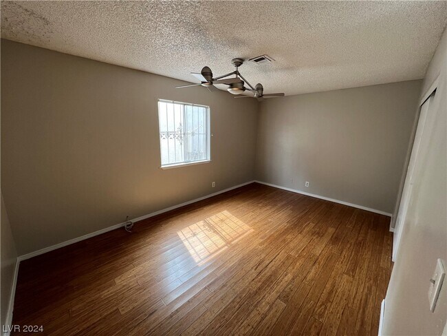 Foto del edificio - 390 N Christy Ln