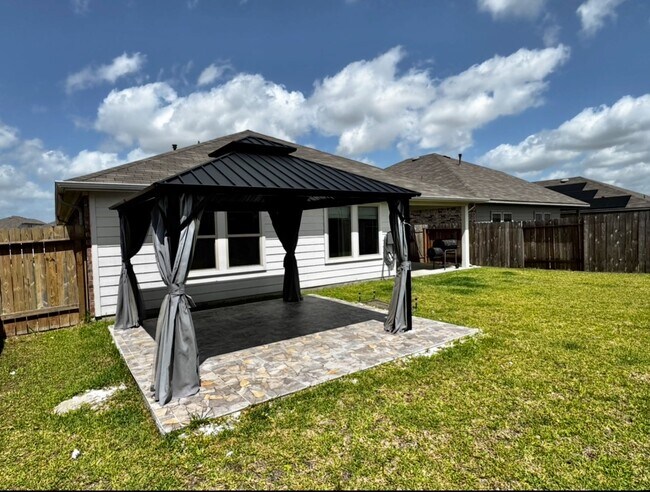 Foto del edificio - 5238 Bay Mdws Ln