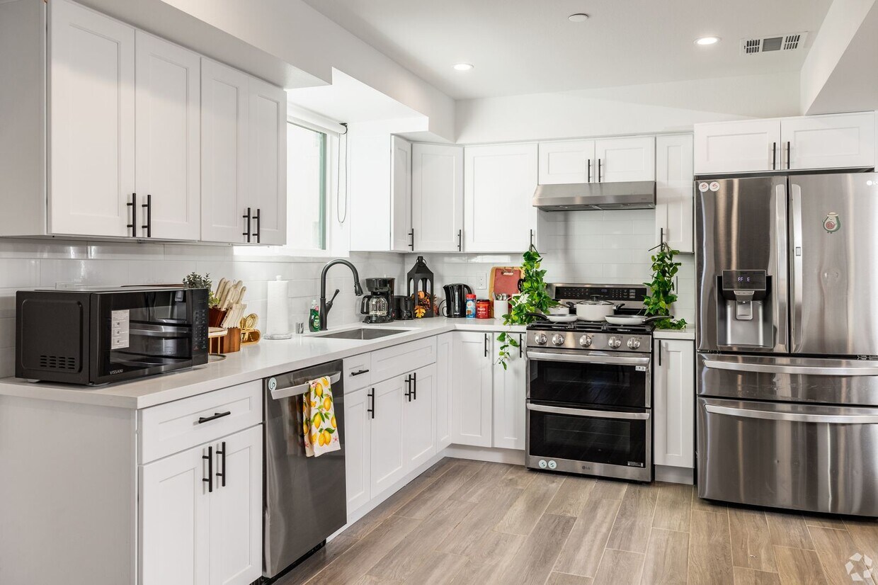 Photo - Leo P 3437 S Catalina St