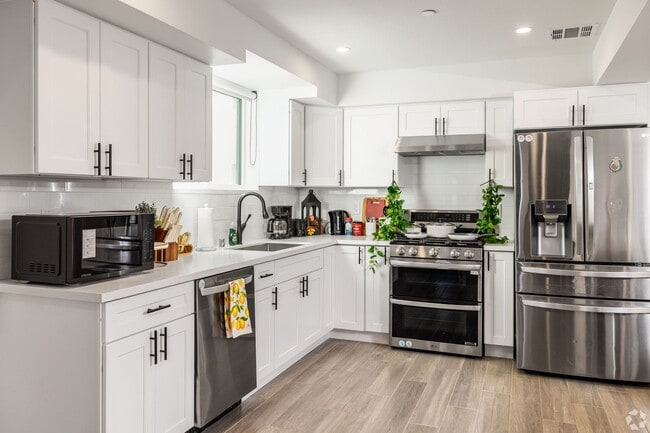 Photo - 3437 S Catalina St Apartment