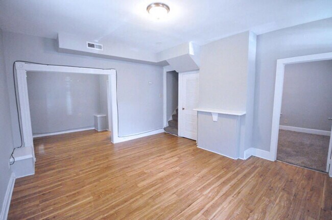 Foto del edificio - 57 McMillen Ave