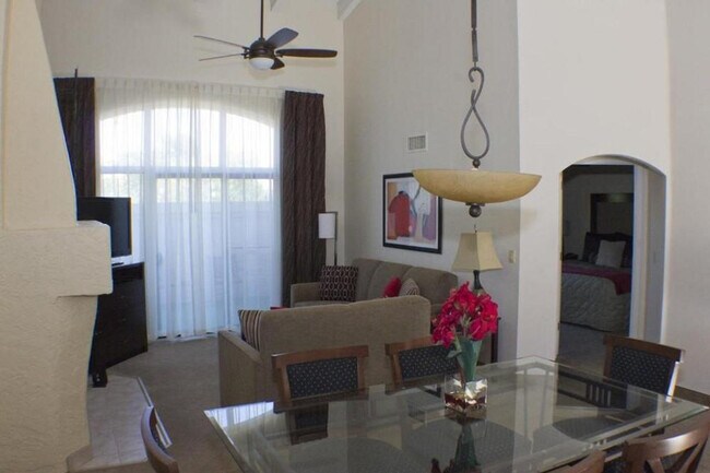 Foto del edificio - 6302 E Camelback Rd