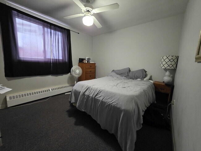 Photo du bâtiment - 332 University Ave