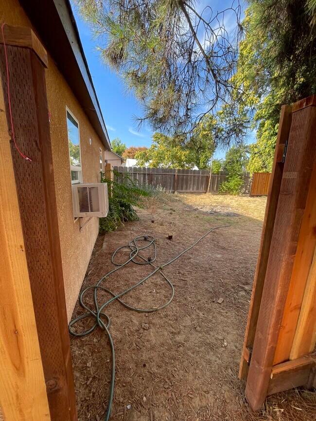 Building Photo - 1627 Monterey Ave