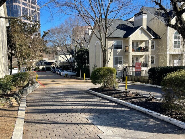 Foto del edificio - 3655 Habersham Rd NE