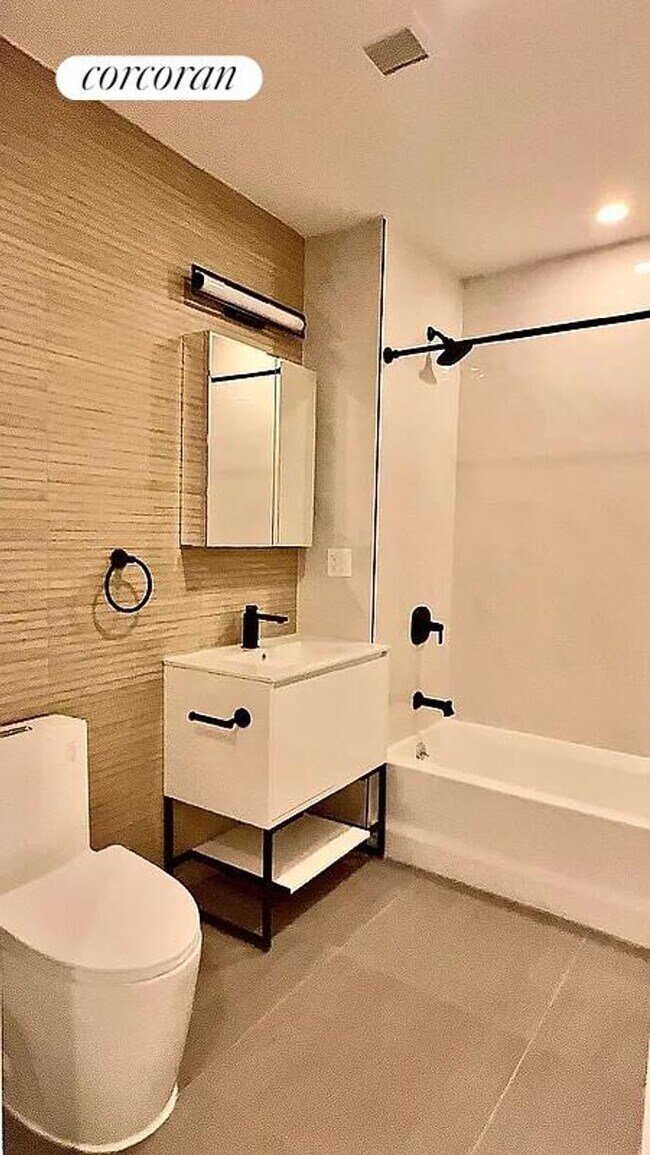 Foto del edificio - 143-26 84th Rd