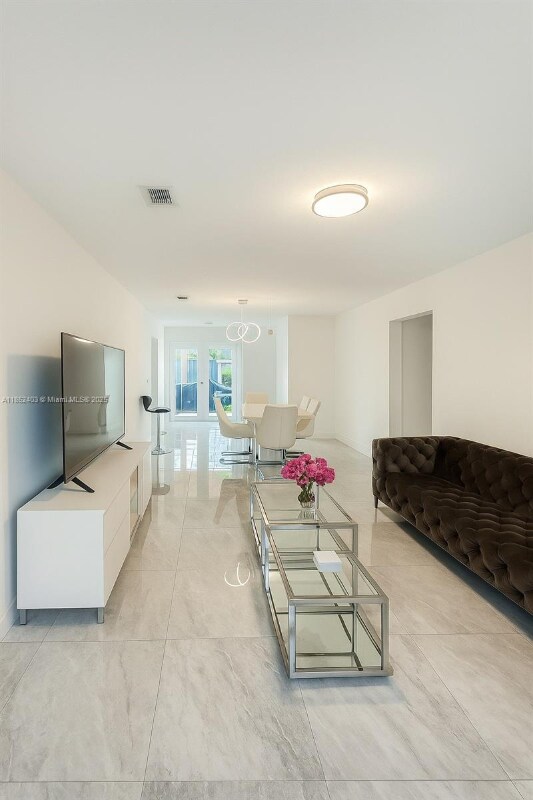 Building Photo - 10241 Dominican Dr
