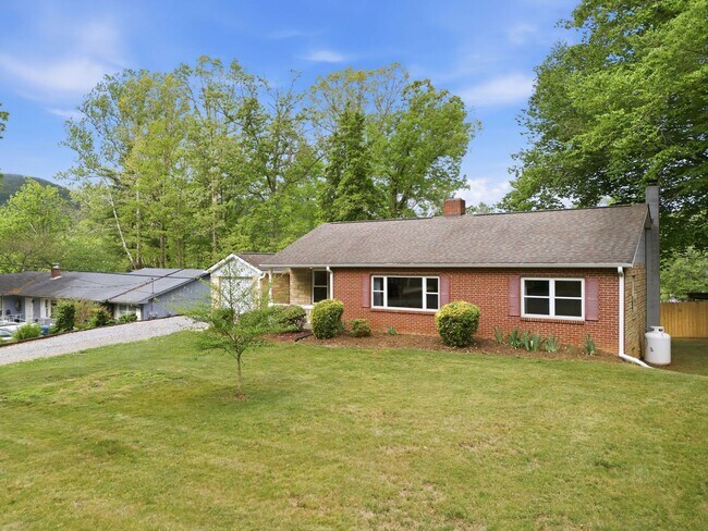 Foto del edificio - Charming home in Swannanoa, NC