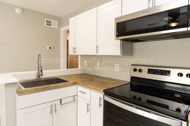 Foto del edificio - 903 Forest Dale Ln