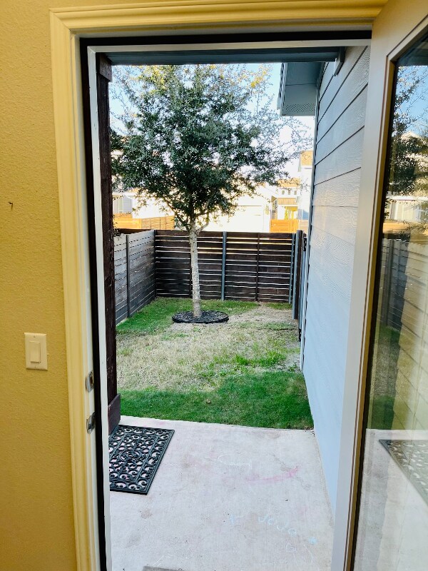 Foto del edificio - 5920 Corrine Ln