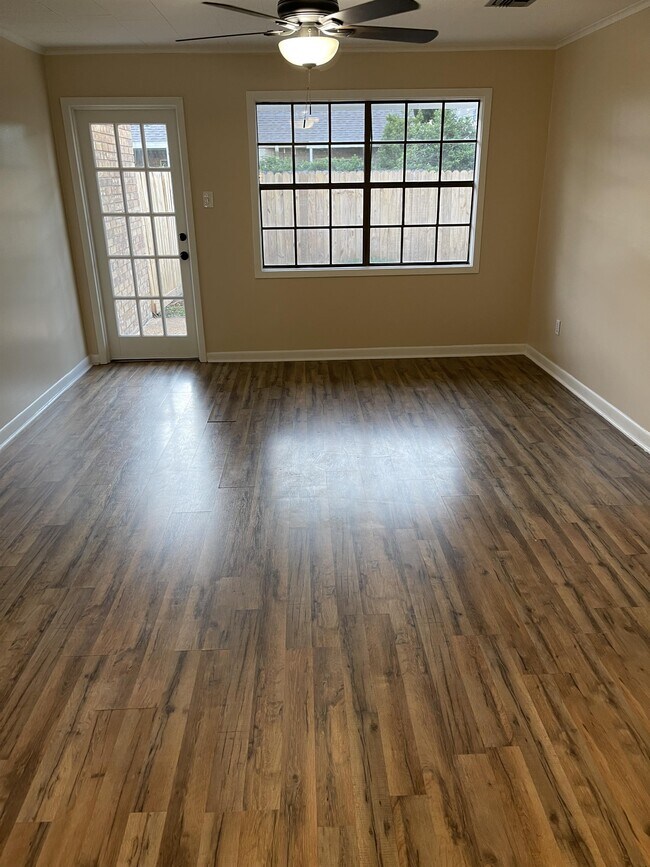 Foto del edificio - 108 Highland Dr