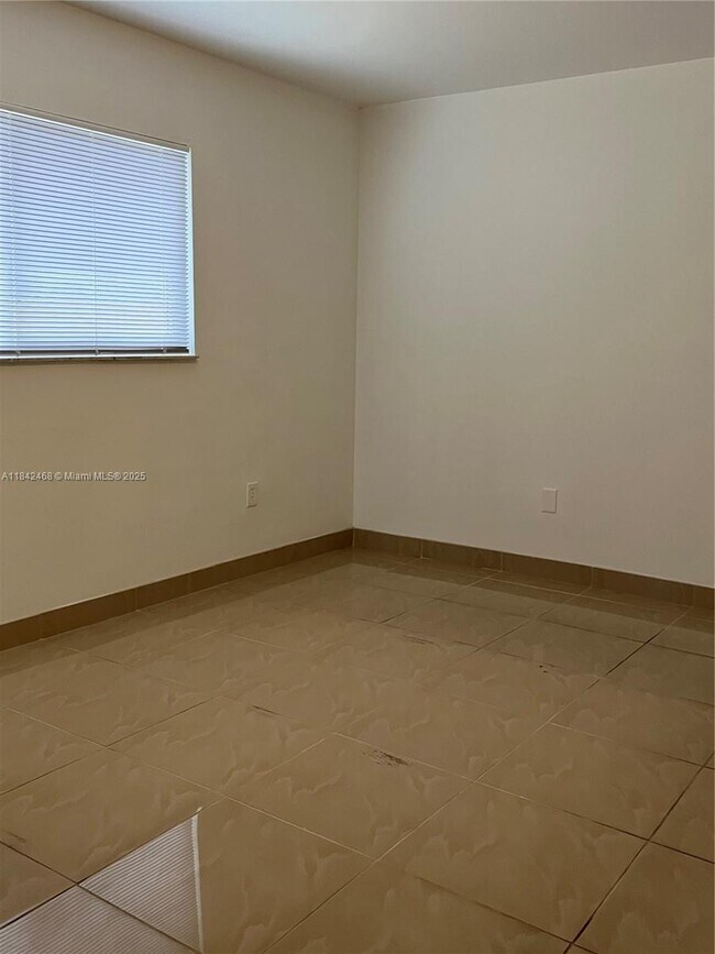 Foto del edificio - 3194 SW 26th St