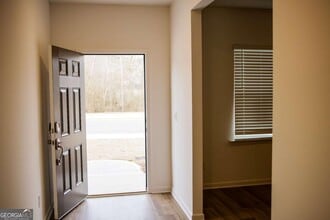 Building Photo - 484 Red Dragon Dr