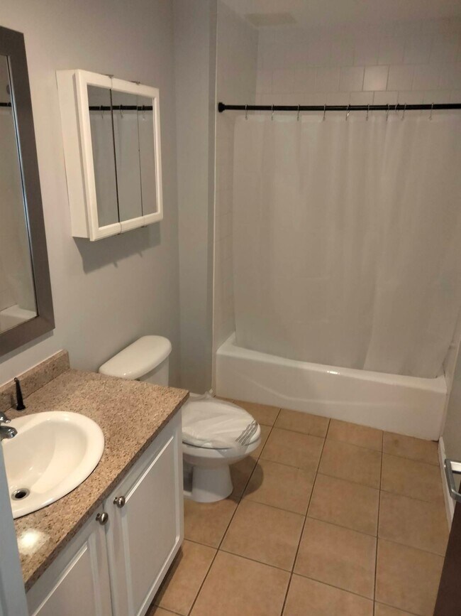 Foto del edificio - 210 Farmington Ave