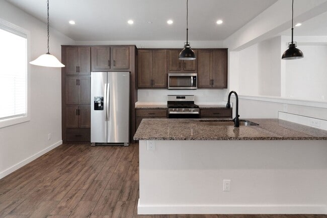 Building Photo - Charming 3BR Townhome in Fraser