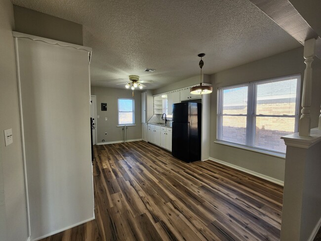 Building Photo - Cute 2 bed 1 bath house in Shawnee
