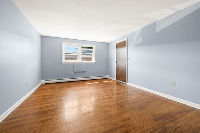 Building Photo - 35 Deerfield Ct