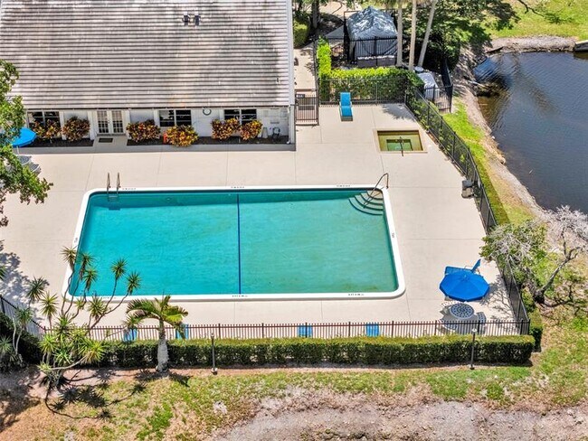 Foto del edificio - 721 N Pine Island Rd