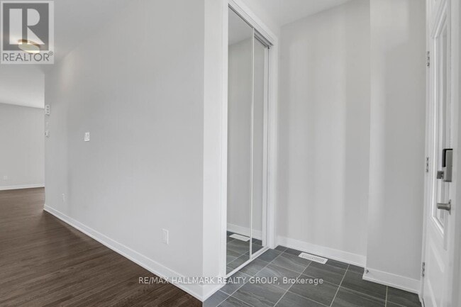 Building Photo - 163 Conservancy Dr