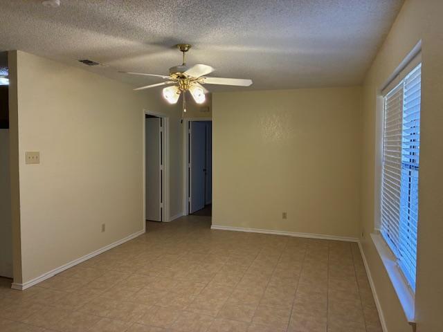 Foto del edificio - 405 Rockcrest Dr