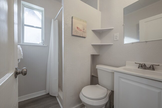 Baño - 2235 1st Ave N