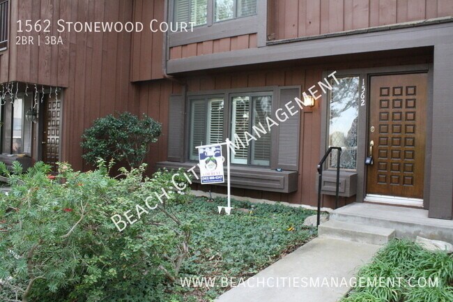 Foto del edificio - Charming 2 Bedroom 2.5 Bath Townhome Style...