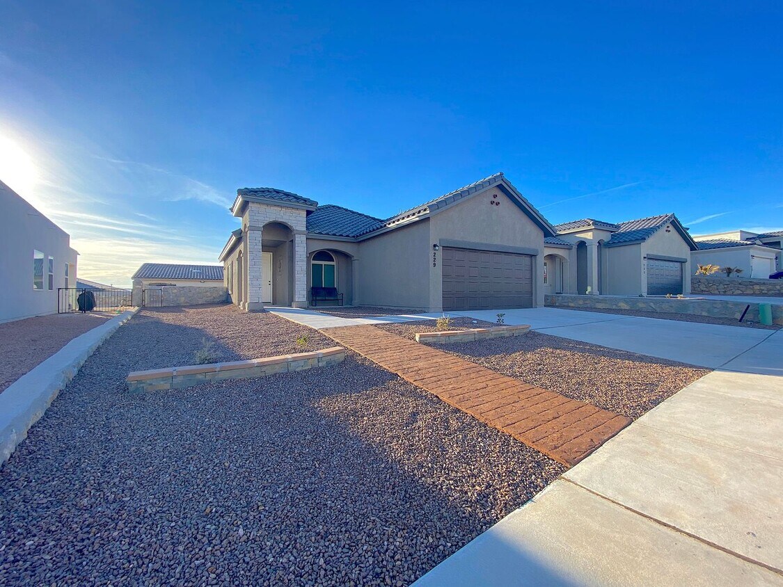 Primary Photo - East El Paso 3 bed Refrig A/C