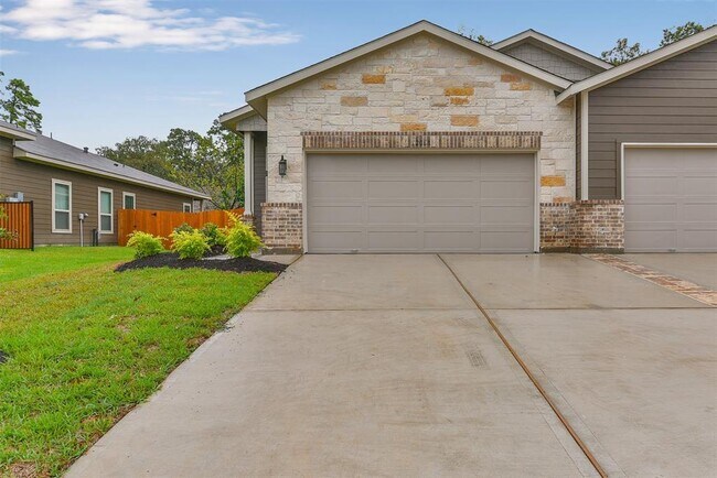 Building Photo - 206 Oakcrest