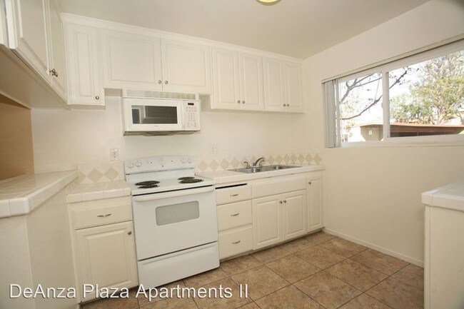 Foto del edificio - 14611-17238 Newport Ave