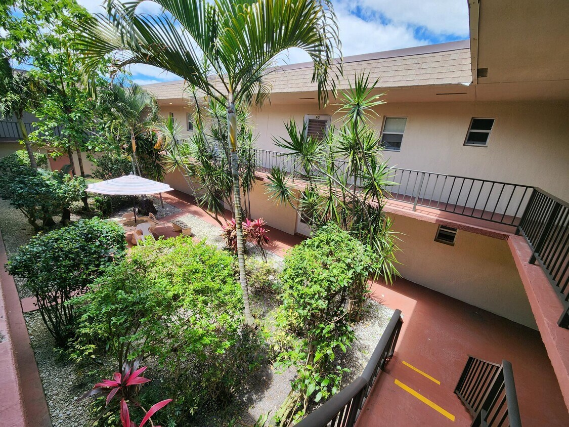 506 Davis Rd Unit Apt 60, Palm Springs, FL 33461 Condo for Rent in