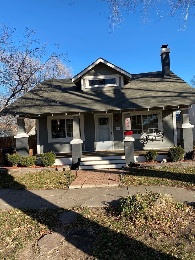 Foto principal - 2 br, 1 bath House - 209 S. Lea (141)