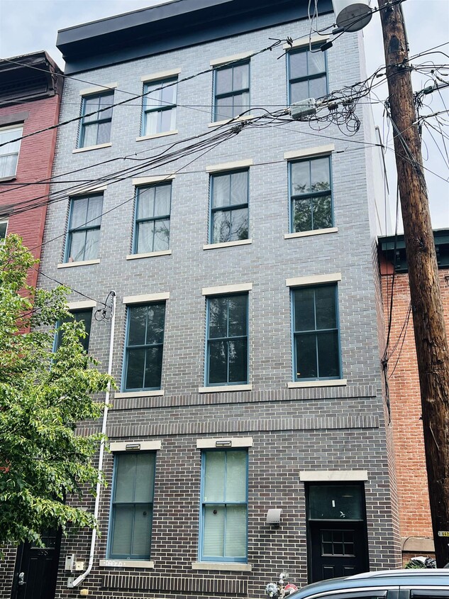Primary Photo - 298 6th St
