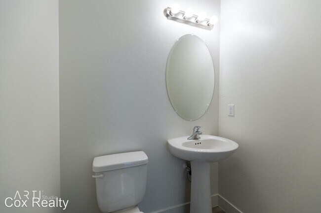 Building Photo - 6 br, 3.5 bath House - 3332 Livia