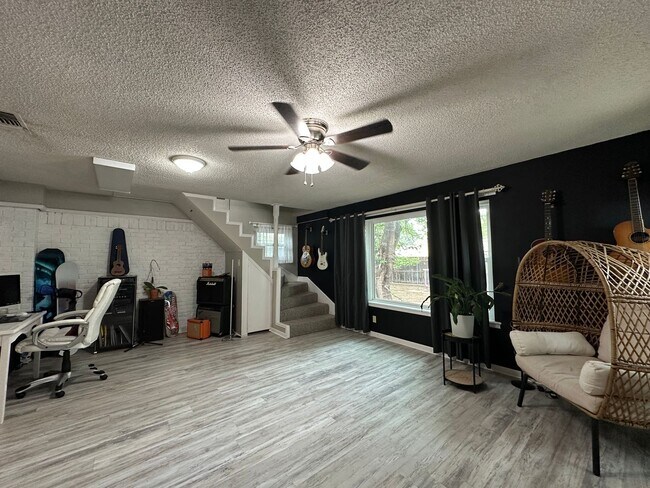 Foto del edificio - 3Bed/2Bath Available 5/16!