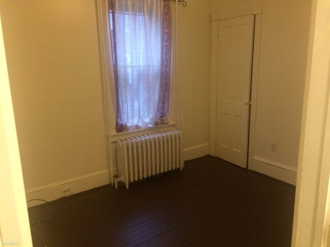 Foto del edificio - 2 br, 1 bath House - 352 Walnut St Apt A