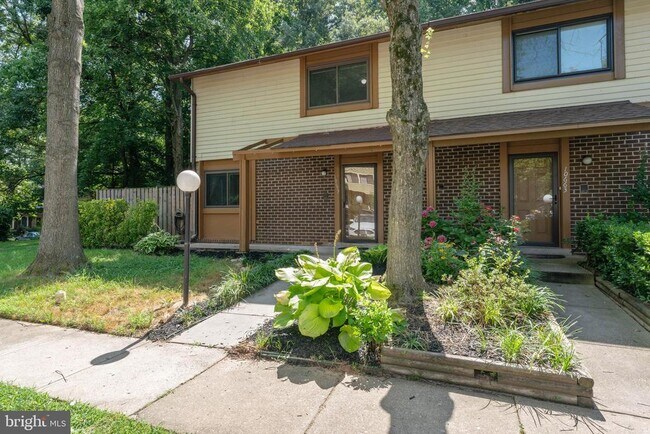 Building Photo - 10657 Spring Oak Ct
