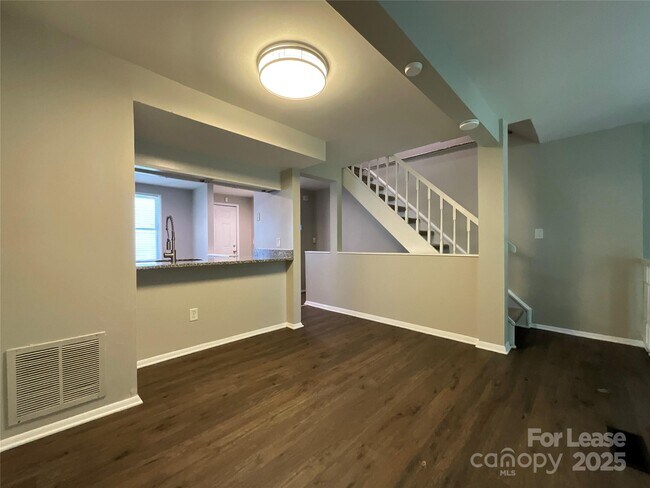 Building Photo - 7305 Pebblestone Dr