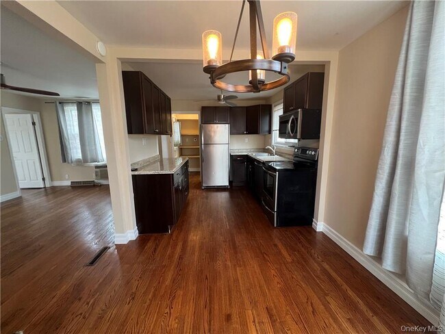 Foto del edificio - 3180 Lincoln Dr