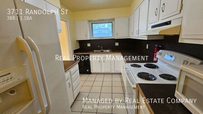 Foto del edificio - 3711 Randolph St