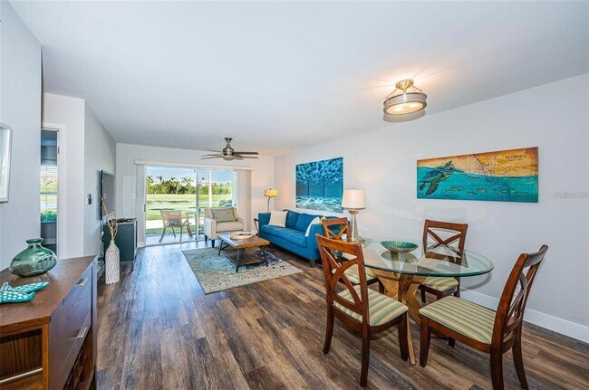 Foto del edificio - 6141 Bahia Del Mar Blvd S