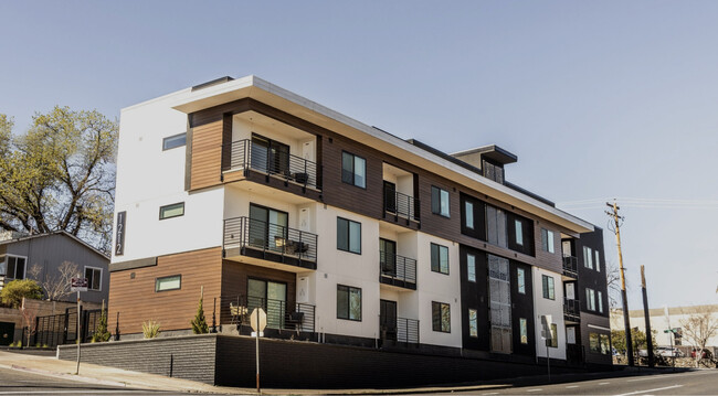 Upscale Furnished Apartments Redding, CA - 1212 South St