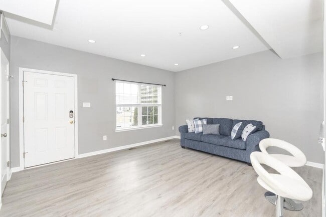 Building Photo - 1841 Graymount Way