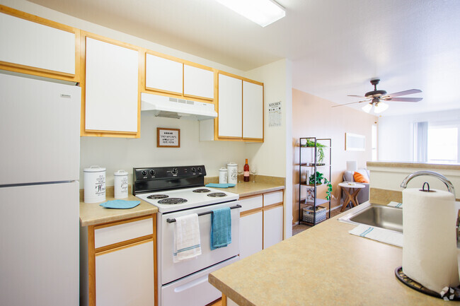 2BD, 2BA - 910SF - Kitchen - Enchanted Hills