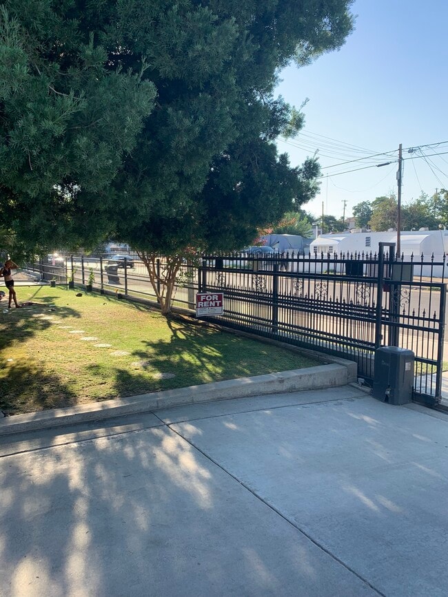 Building Photo - 329 McCord Ave